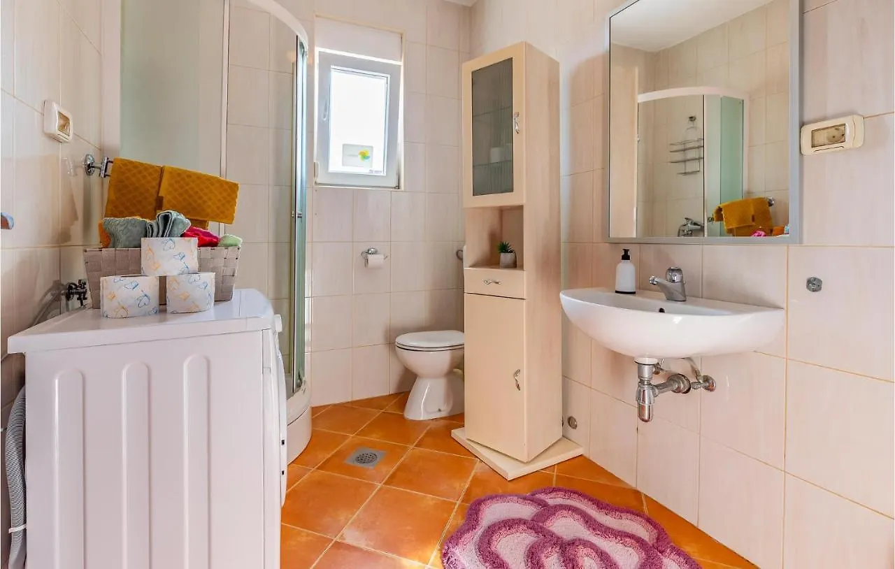 Cozy Apartment In Medulin With Wifi 0*,
